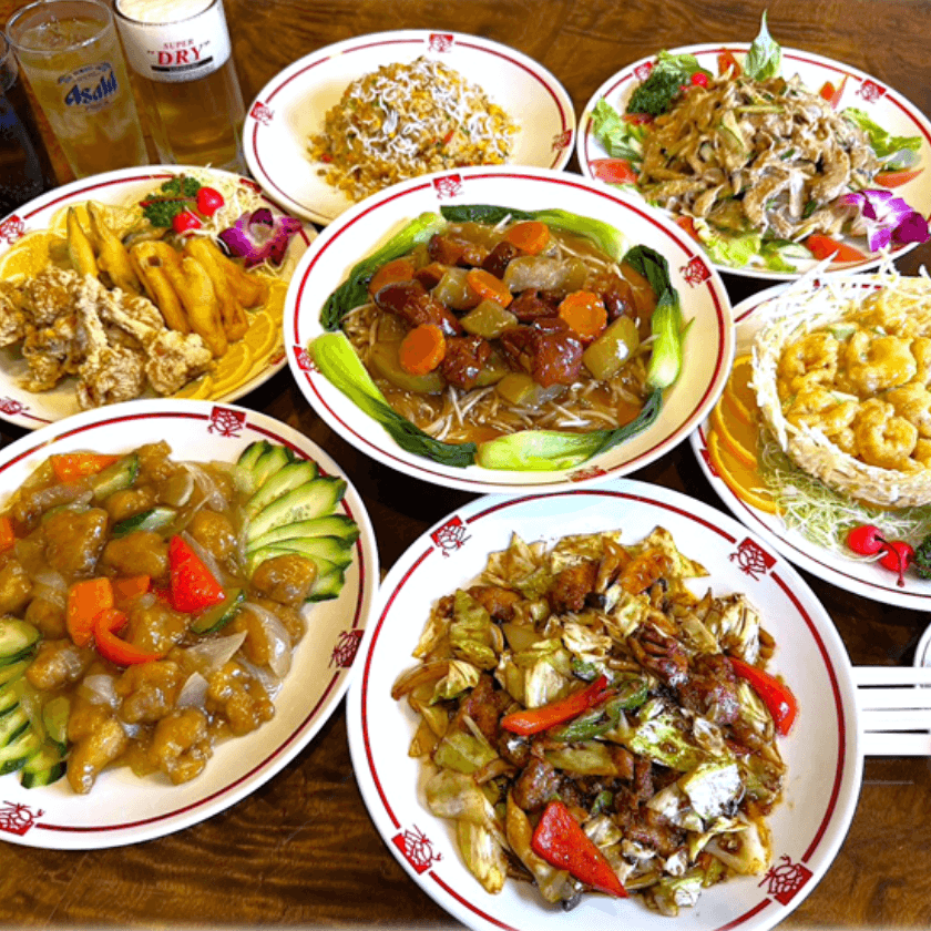 蒸し鶏と胡瓜の和え物 茹でエビ添え 豚足と大根の中華煮 揚げ物三種盛り 牛肉と小松菜のオイスターソース炒め 特製エビマヨ 小柱とイカのXO醬炒め 特製キャベツと豚肉のミソ炒め 麻婆茄子のあんかけ皿うどん